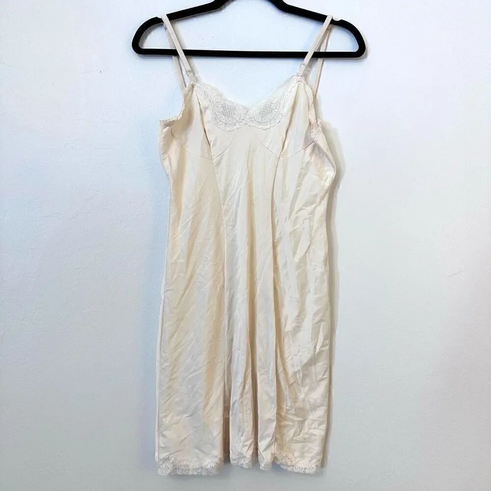 Vintage JCPenny Women's Cream Spaghetti Strap Slip Dress Size 32